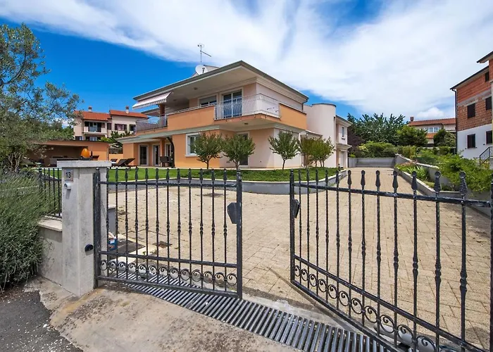 Sky ヴィラ ロヴィンスコ・セロ